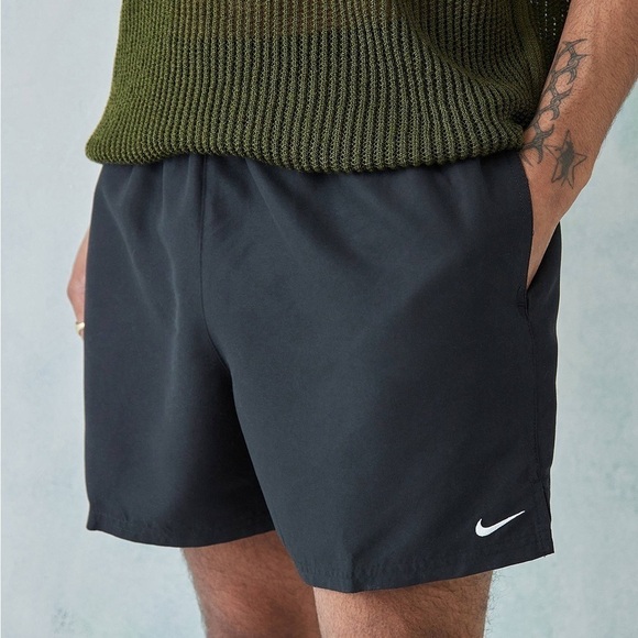 Nike mesh inner lining classic swim black shorts w/hand pockets Sz-M. Z15 - Picture 1 of 15
